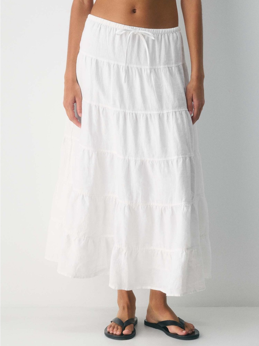 Wilfred White Tiered Skirt. Aritzia. Size small.